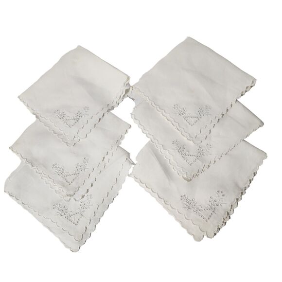 SET OF 6 VTG 1970s HANKIE WHITE EMBROIDERED SCALLOPED BRIDAL WEDDING FLORAL - Picture 2 of 4
